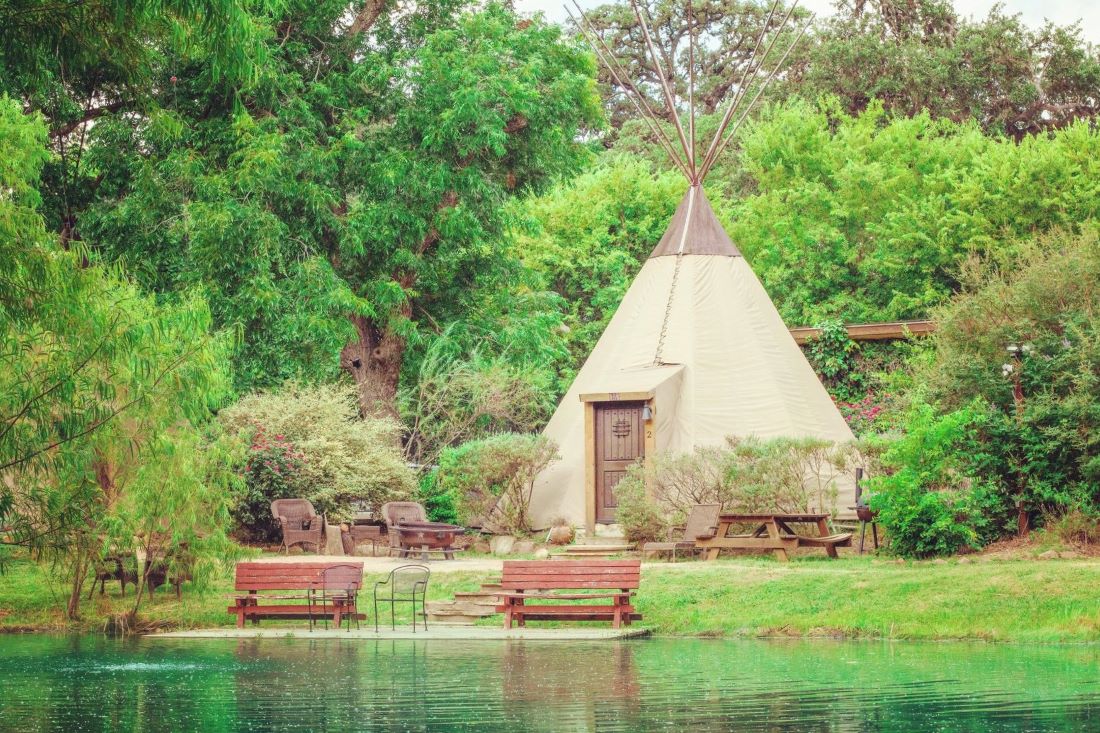 Geronimo Creek Retreat - Glamping in Texas